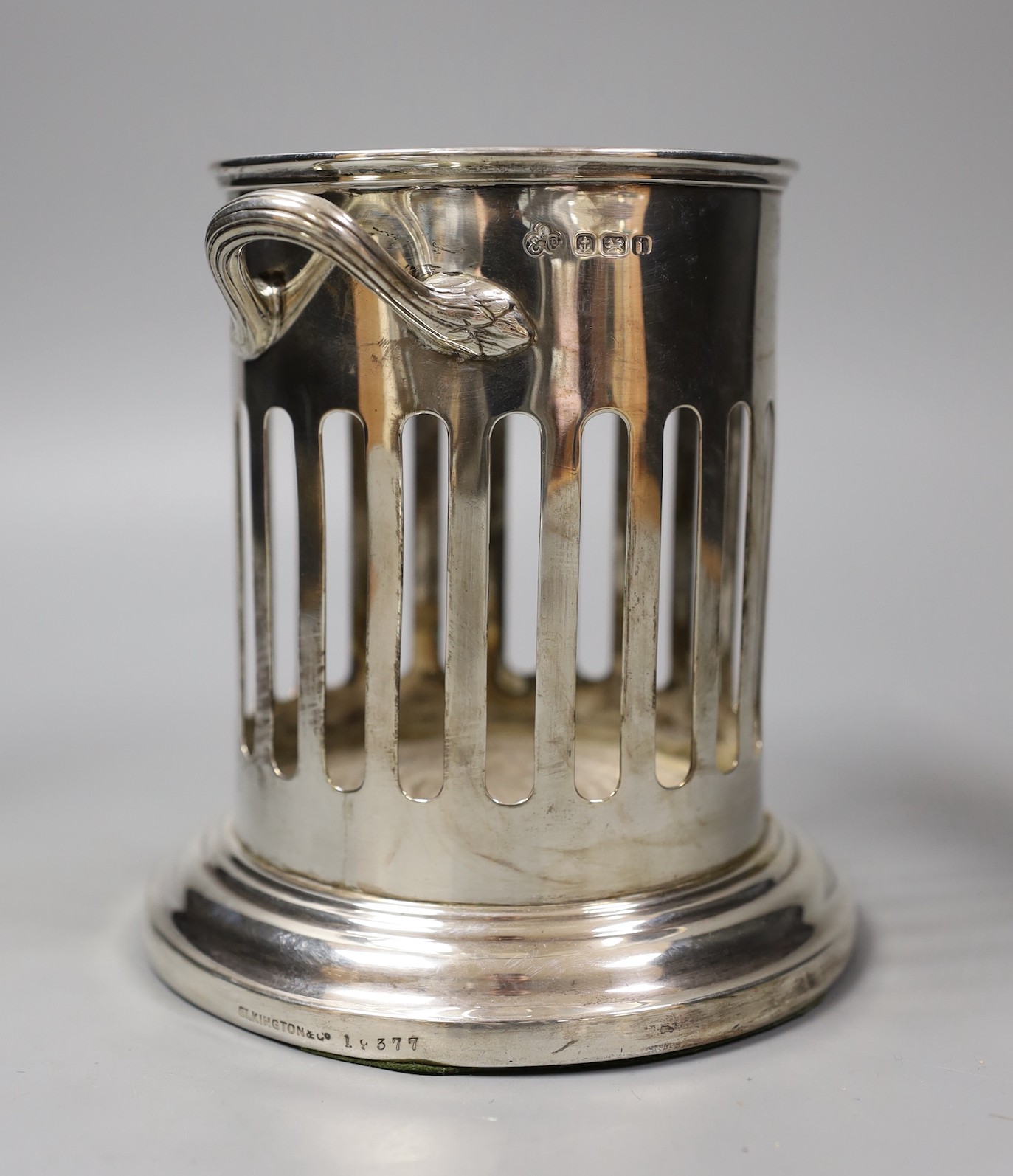 An Edwardian pierced silver mounted siphon stand, by Elkington & Co, Birmingham, 1908, 15.5cm